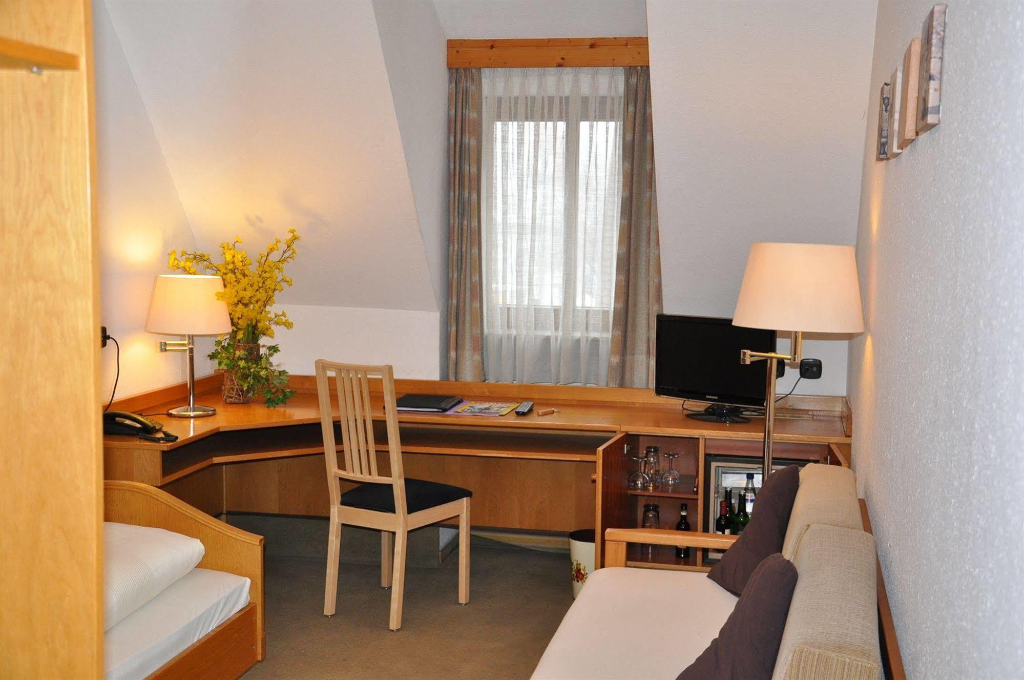 Hotel Und Restaurant Lamm Giengen an der Brenz Экстерьер фото