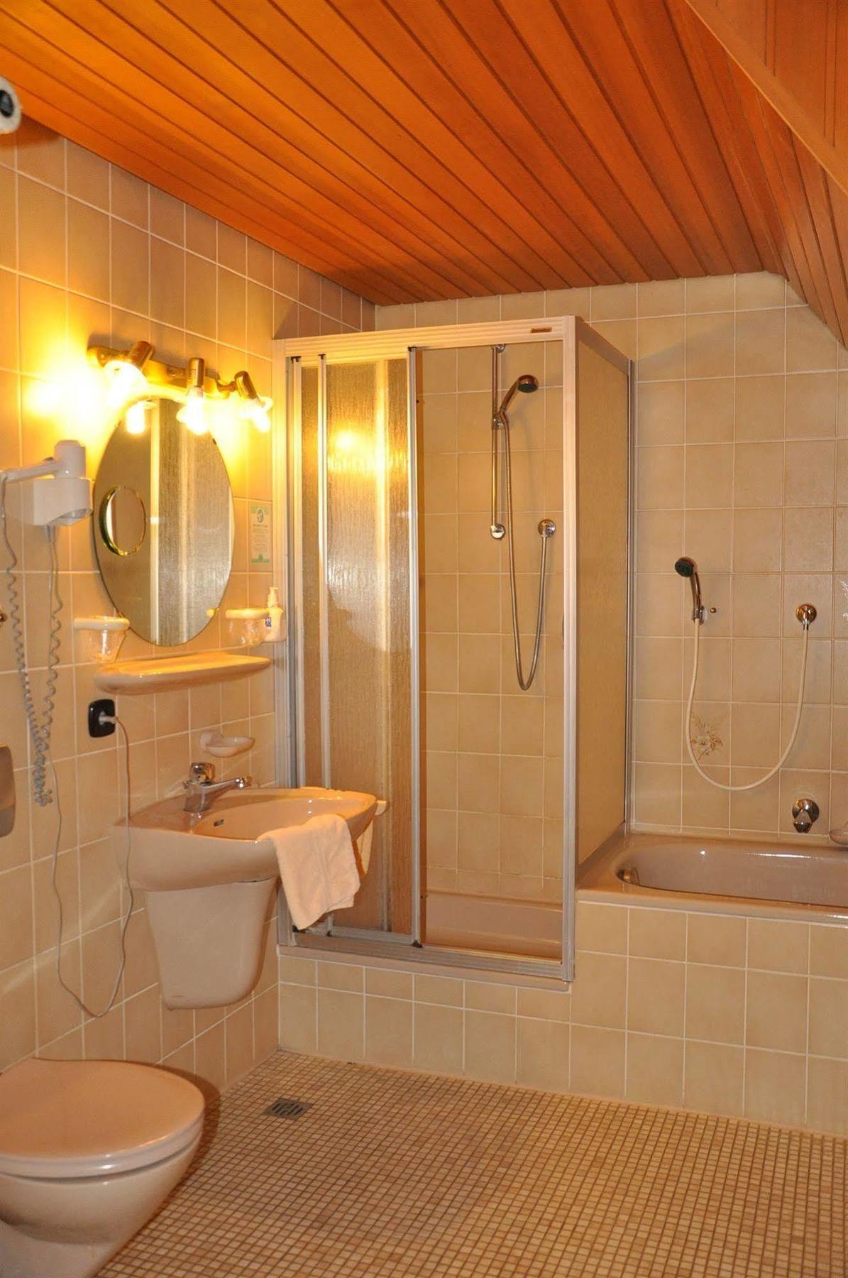 Hotel Und Restaurant Lamm Giengen an der Brenz Экстерьер фото
